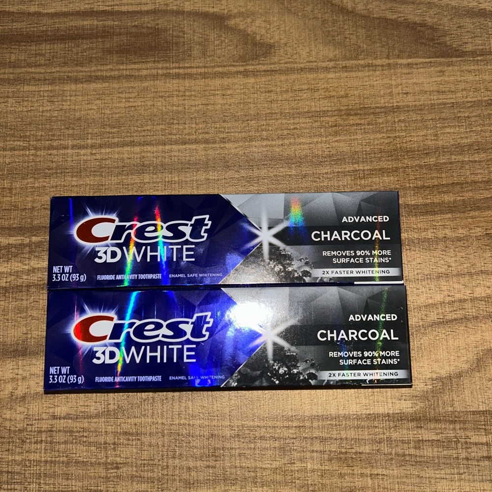 Crest 3D White Advanced Charcoal Toothpaste - Blue and Black